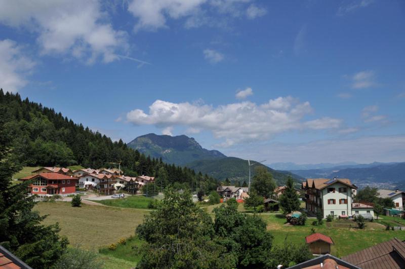 Al Pian Garni Hotel - B&B & Pizza Vattaro Bagian luar foto